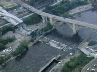 070801 Bridge Collapse3
